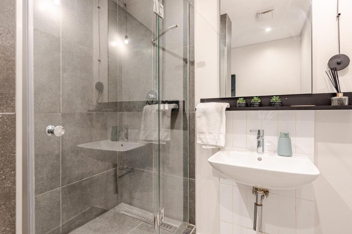 The Lineal In Heart Of Sandton With Backup Water And Power Apartment *