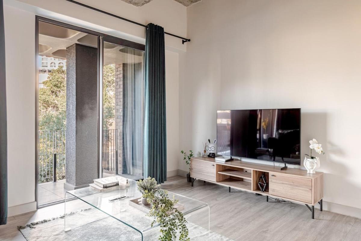 The Lineal In Heart Of Sandton With Backup Water And Power Apartment *