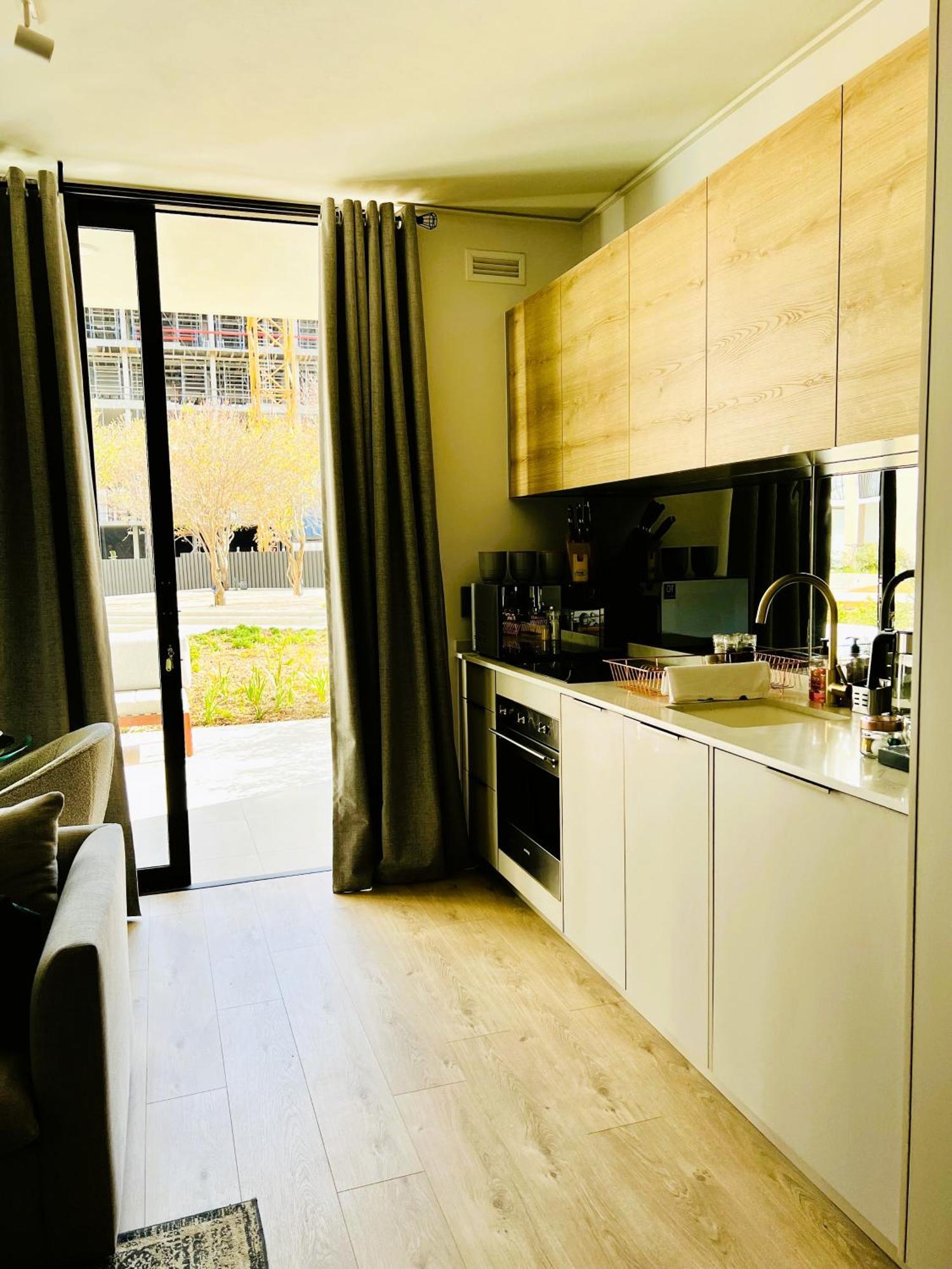 Urban Luxe Stay - 5 Min To Gautrain & Parking