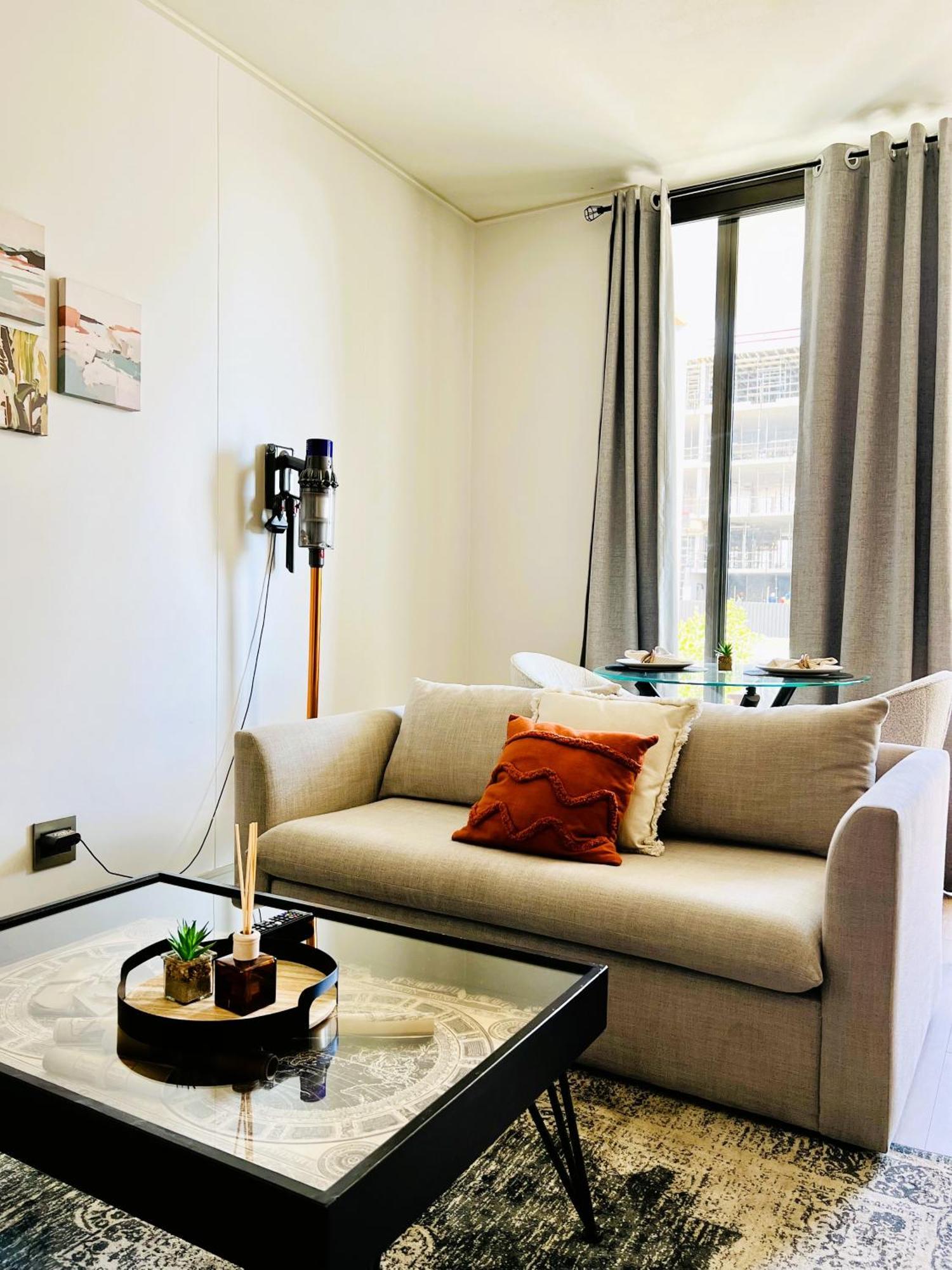 Urban Luxe Stay - 5 Min To Gautrain & Parking Apartment *