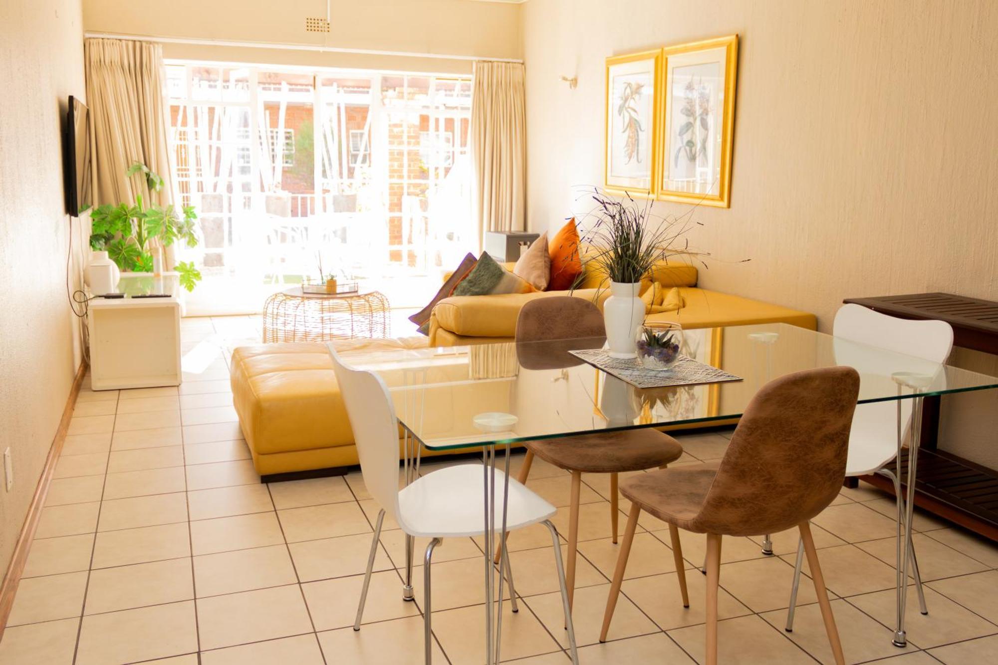 Delightful Spacious Two Bedroom Apartamento *