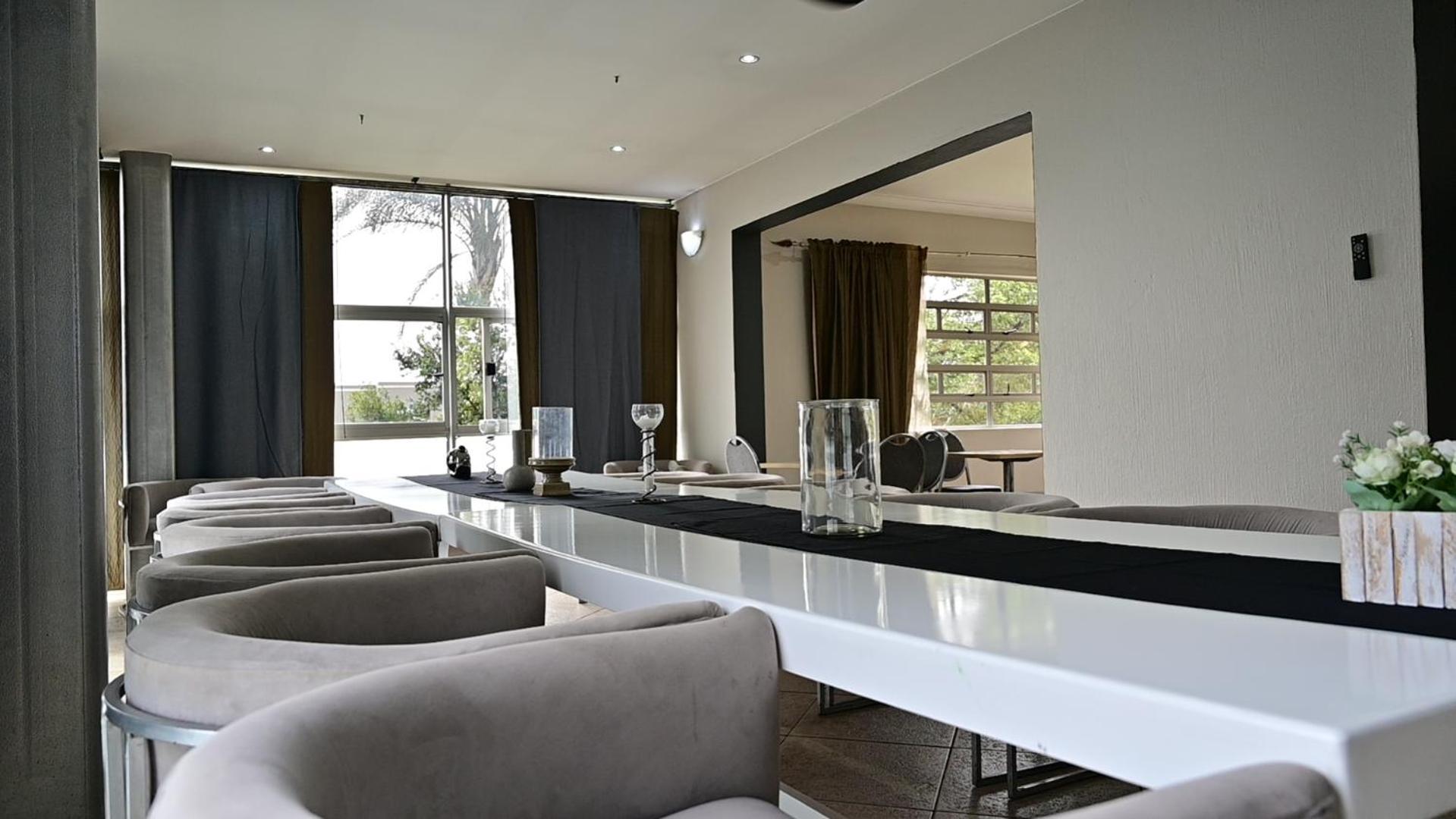 Sizanazo - In The Heart Of Northcliff Hill Homestay *