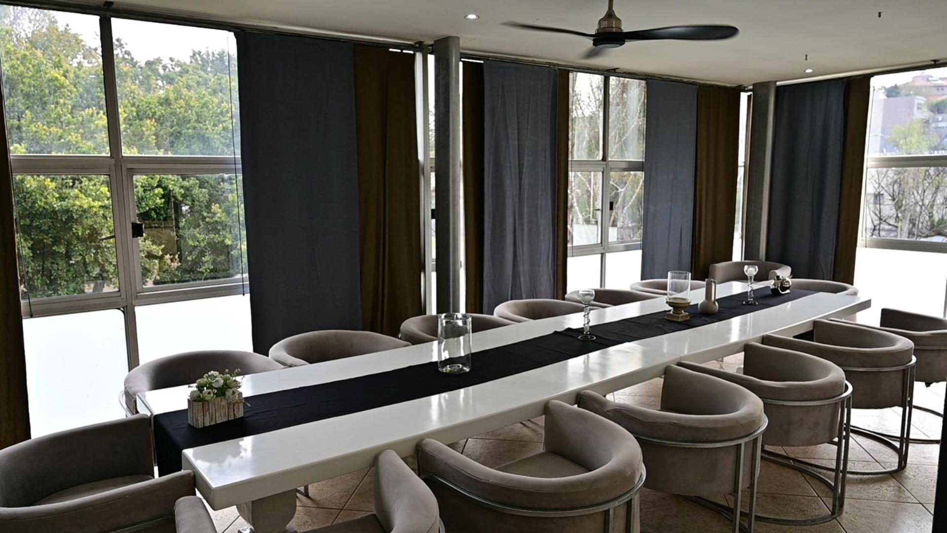 Sizanazo - In The Heart Of Northcliff Hill Homestay
