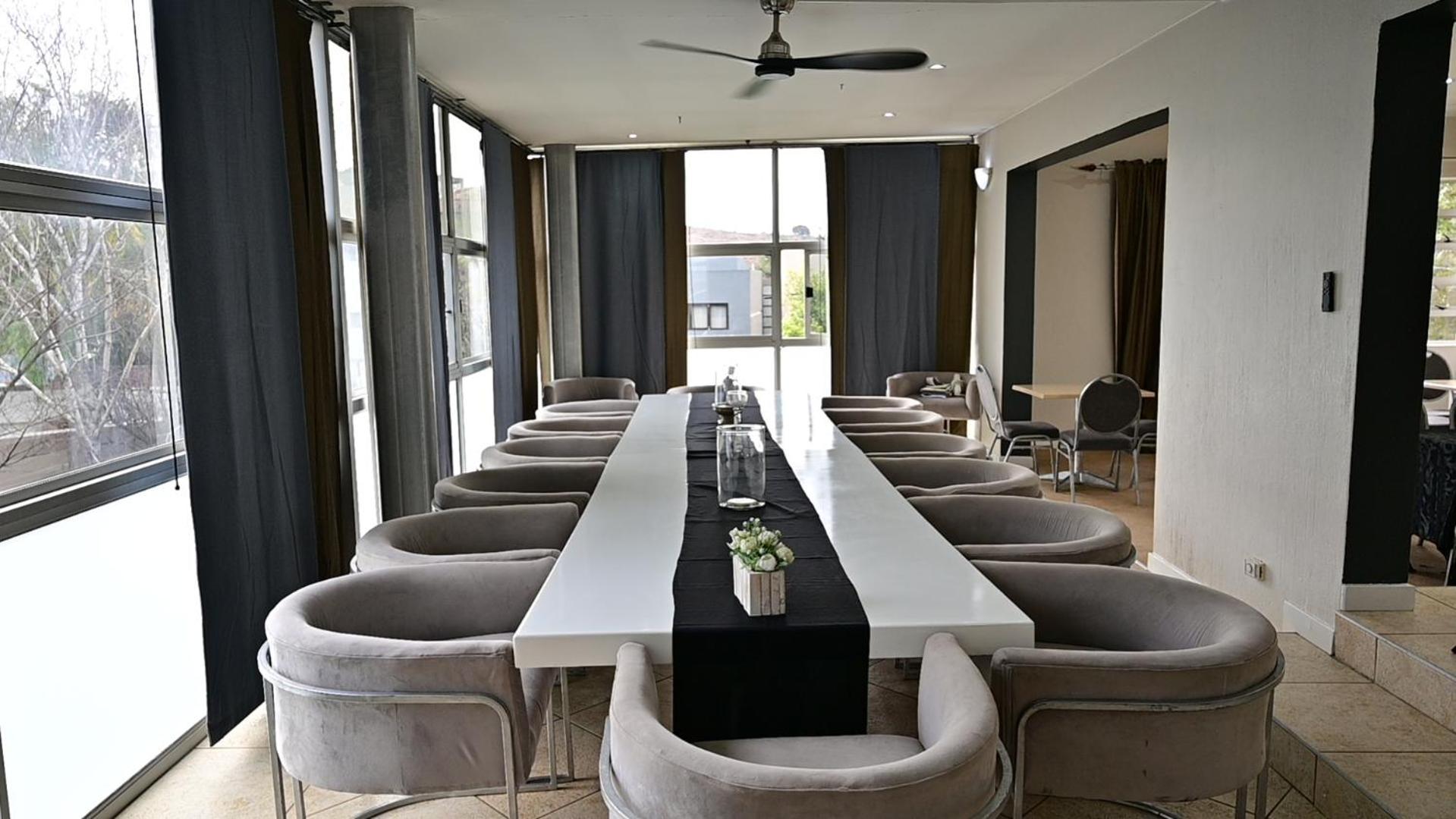 Homestay Sizanazo - In The Heart Of Northcliff Hill *