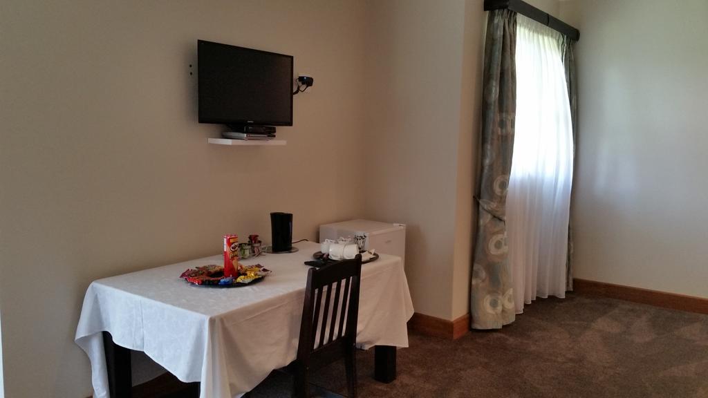 6 On Acacia Bed & Breakfast *