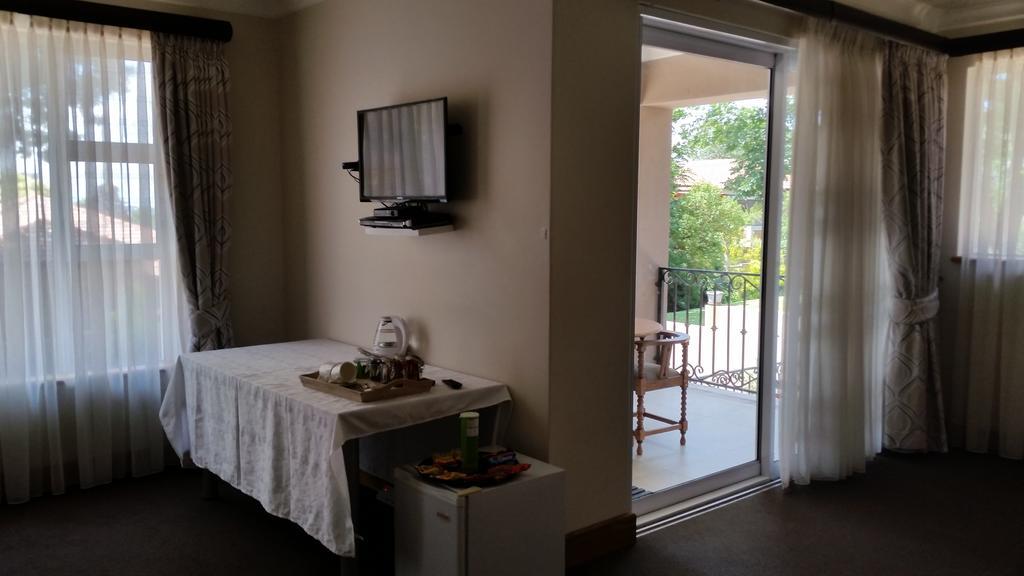 Bed & Breakfast 6 On Acacia *