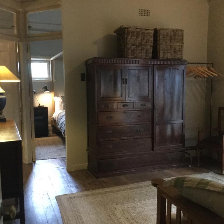Mansion House Guest house *