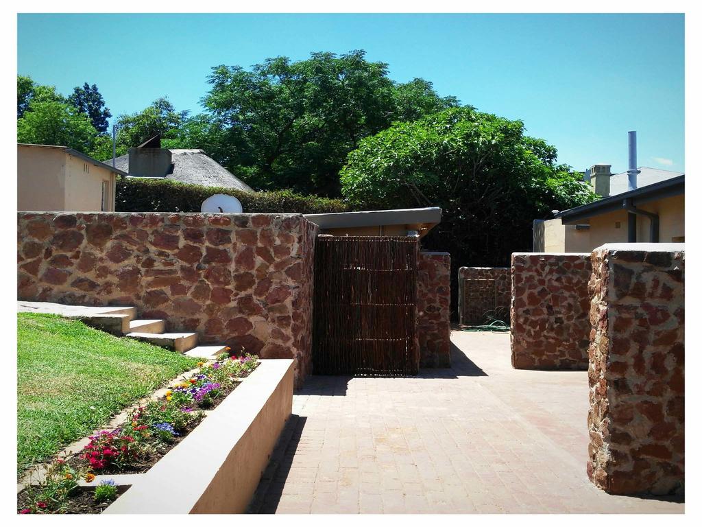 Suburbian Casa de hóspedes