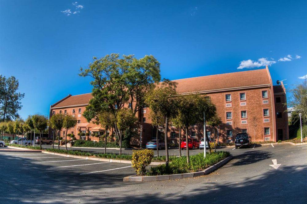 Hotel Road Rivonia