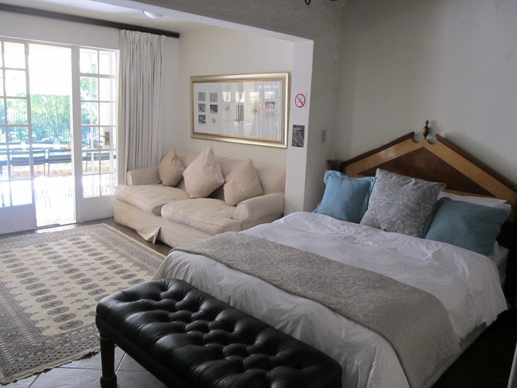 Thatchfoord Guest house Johannesburg