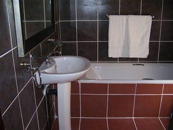 Nhà khách Suburbian