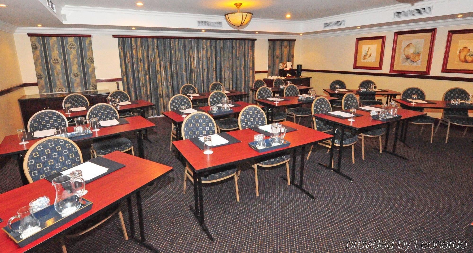 Courtyard Rosebank 4*