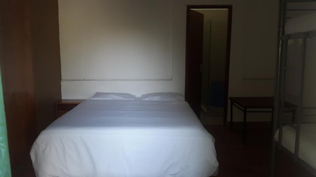 Hostel Rosebank & Backpacker *