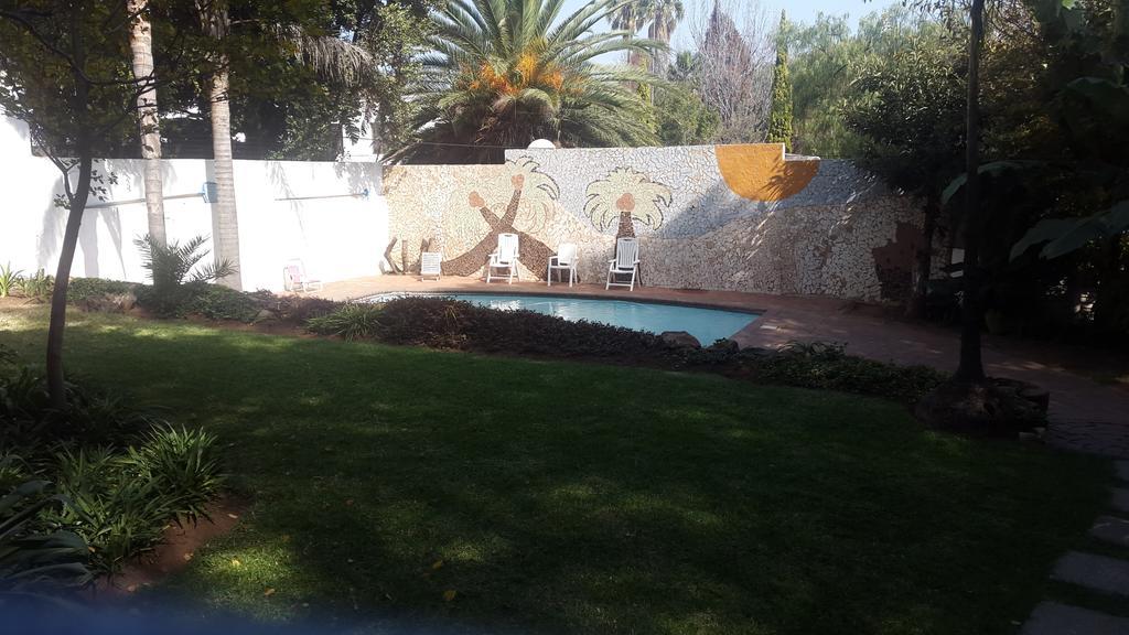 Hostel Rosebank & Backpacker