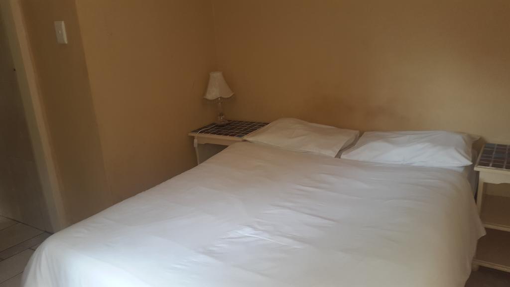Rosebank & Backpacker Hostel *