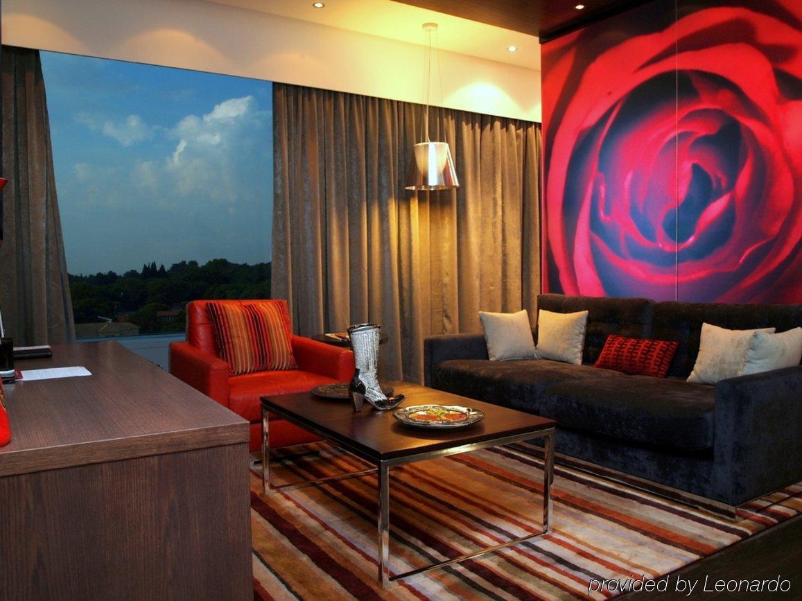 Southern Sun Rosebank, Hotel 4*