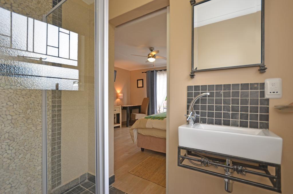 Bed & Breakfast Bnb On 8th Avenue Johannesburg
