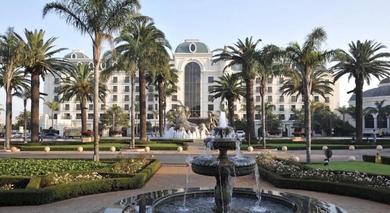 Hotel Peermont Metcourt At Emperors Palace
