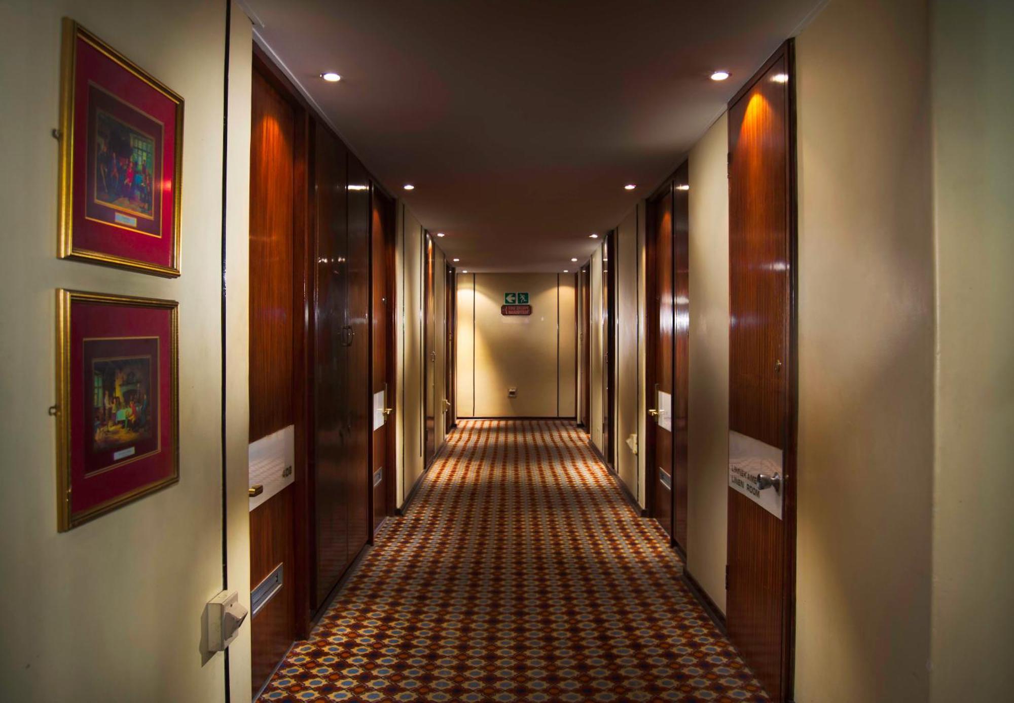 Khách sạn The Devonshire 3*