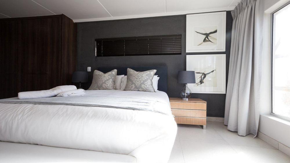 Epic Lux 8-12 Apartment