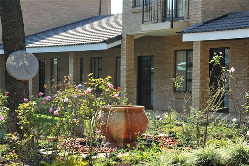 Hoyohoyo Chartwell Hotel 4*
