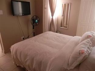 Owee's Place 4*
