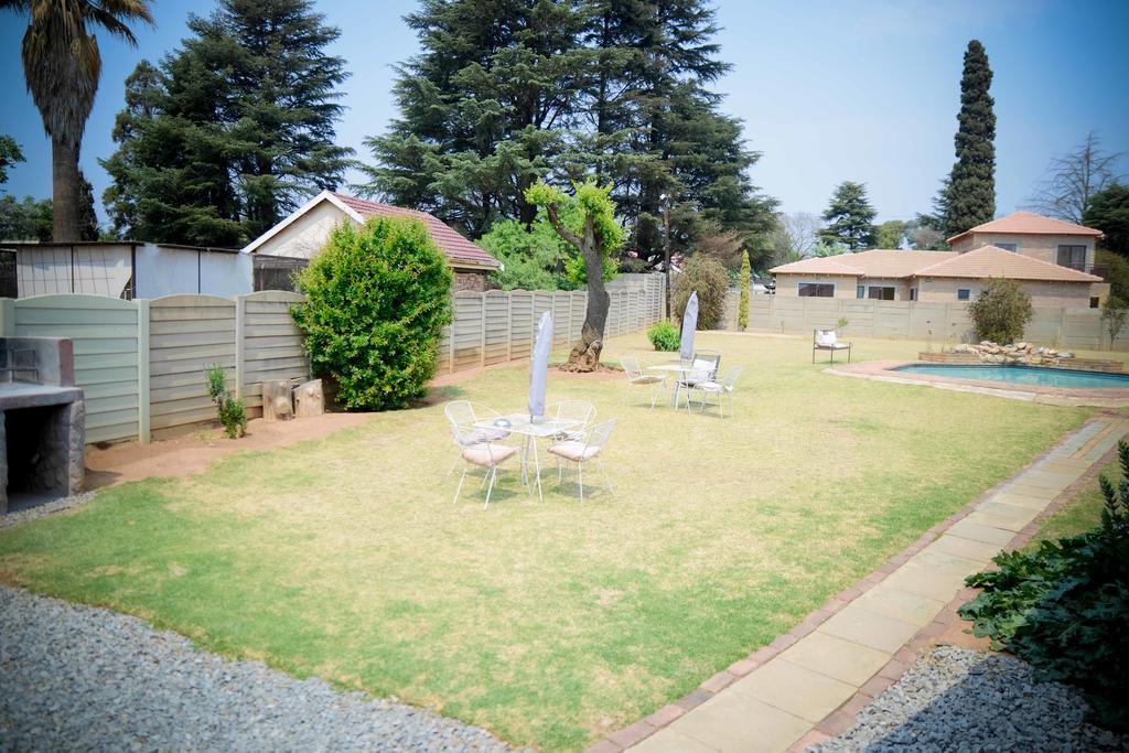 Terrylin And Backpackers (adults Only) Albergue