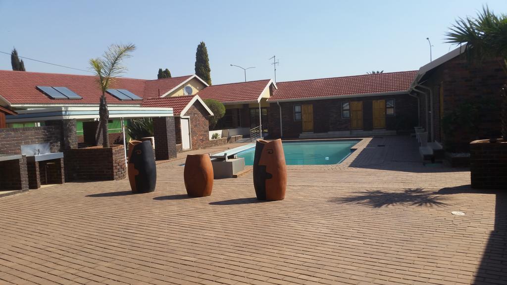 Gasthof African Phoenix Guest *