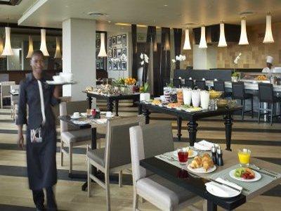 Southern Sun Hyde Park Sandton Khách sạn 4*