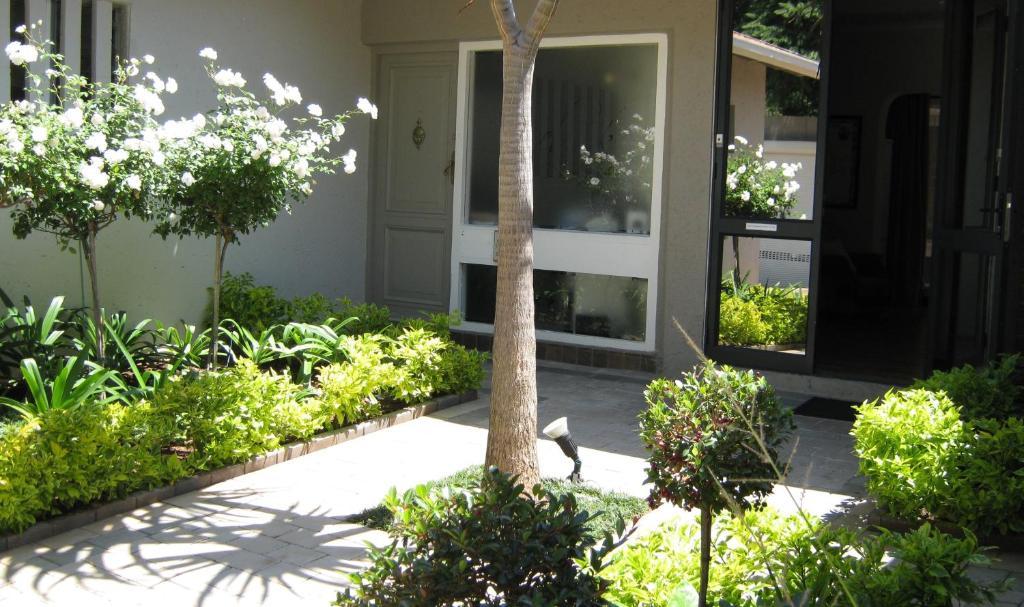 Gasthof Rosebank By Claires Johannesburg