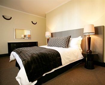 Urban Hip - Ashanti Hotel Johannesburg