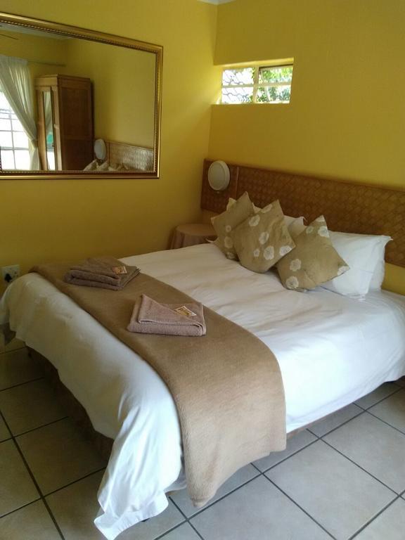 Guest house Flintstones Fourways 3*