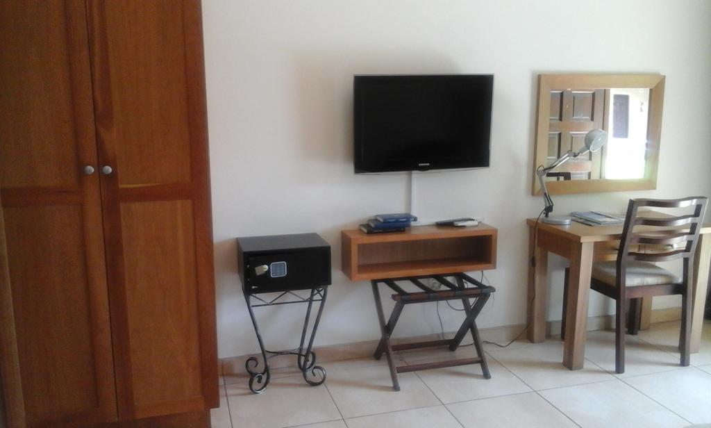 Hotel Hoyohoyo Chartwell Johannesburg