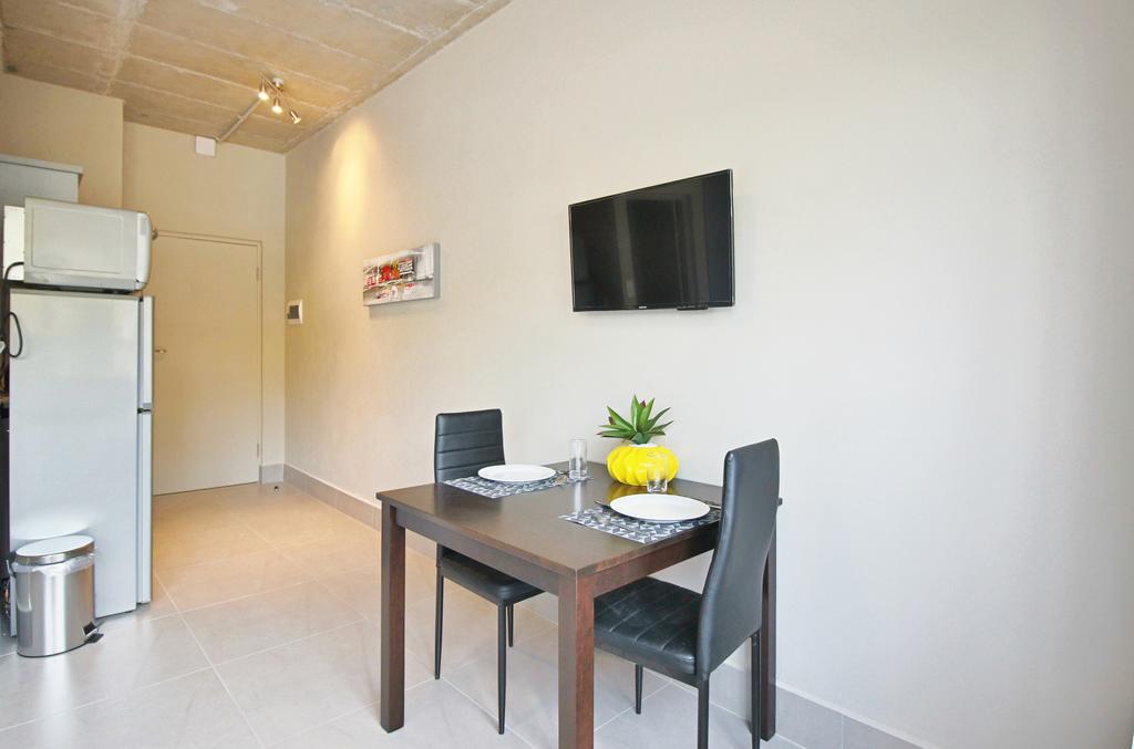 Lakeview Apartment