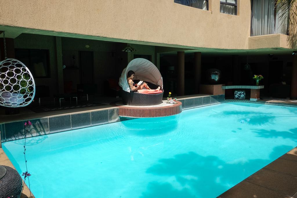 Simonne Johannesburg
