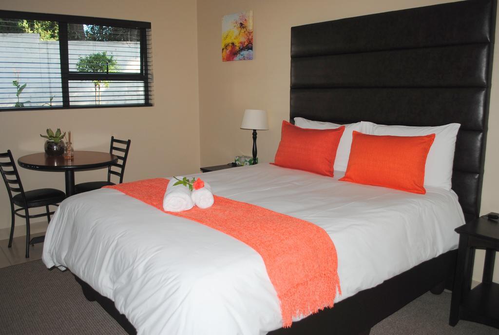 6 On Morris Guest 4*