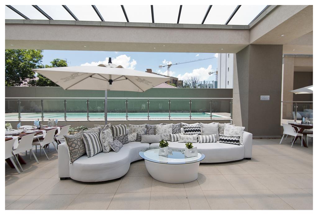 Sandton Skye Luxury Căn hộ *