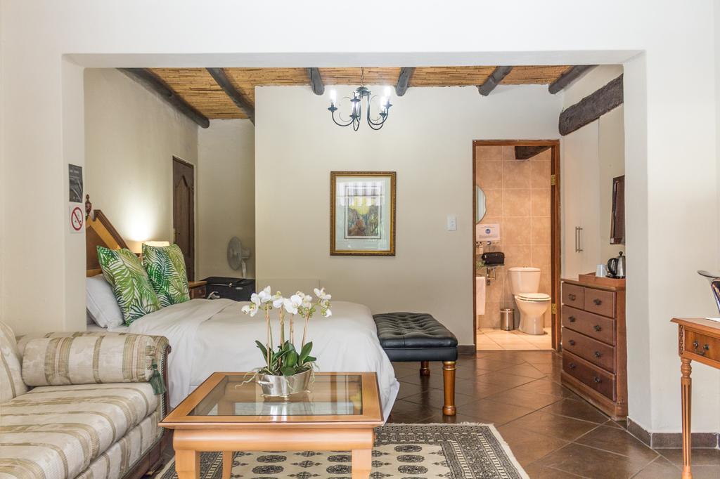 Thatchfoord Guest house Johannesburg