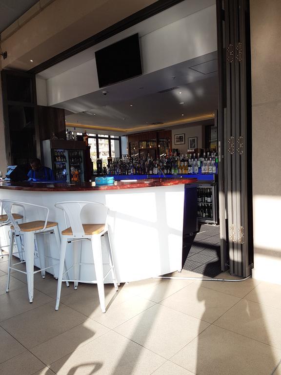 615 Sandton Skye * Johannesburg