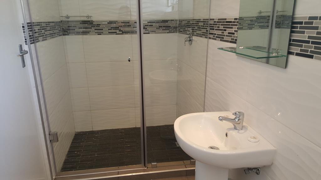8 Ibis Lane 3*