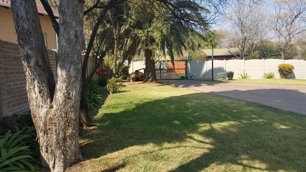 8 Ibis Lane Guest house 3*