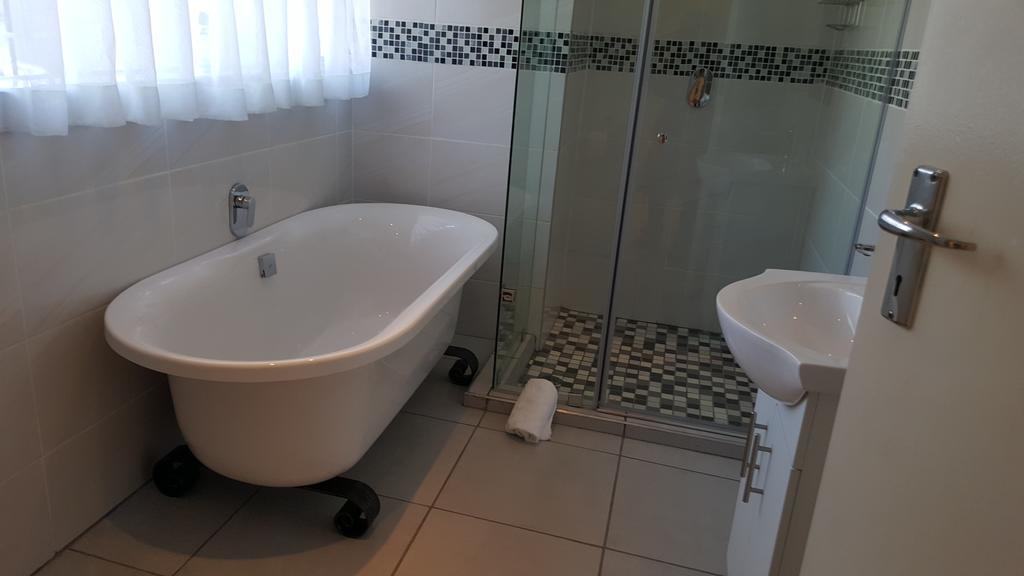 8 Ibis Lane Guest house 3*
