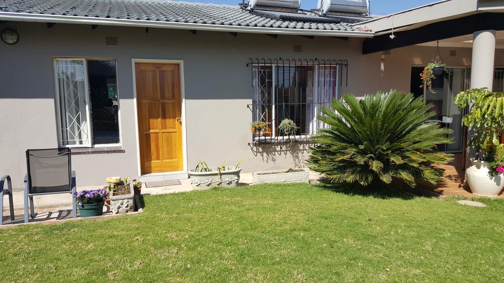 Guest house 8 Ibis Lane