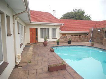 Kempton Park Country 4*