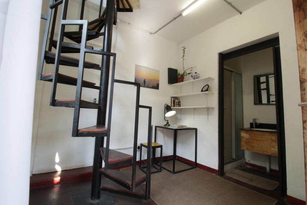 Curiocity Backpackers Hostel *