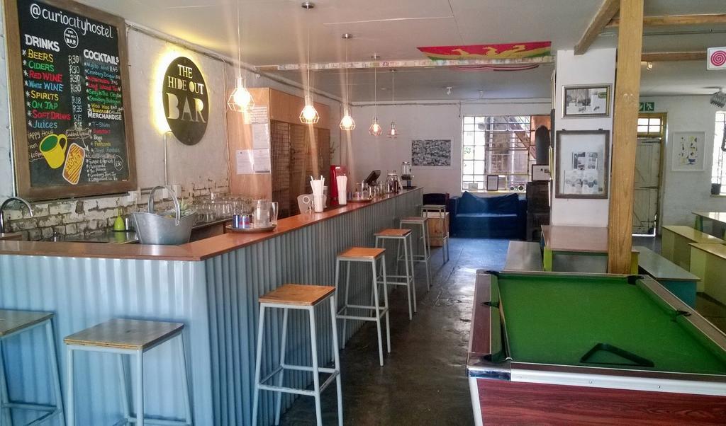 Curiocity Backpackers Albergue *