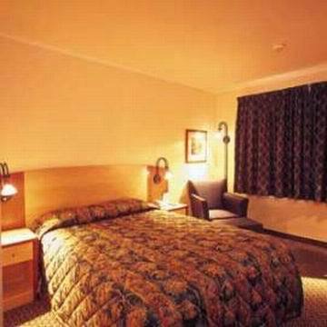 Garden Court Eastgate Hotel 3*