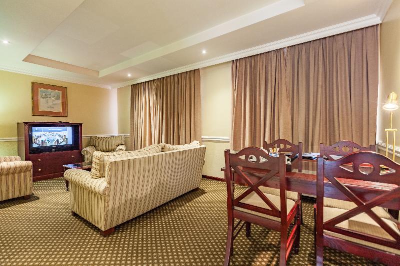Courtyard Rosebank 4*