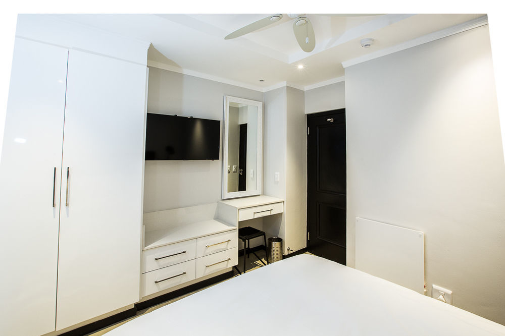 The Max Sandton Apartment *