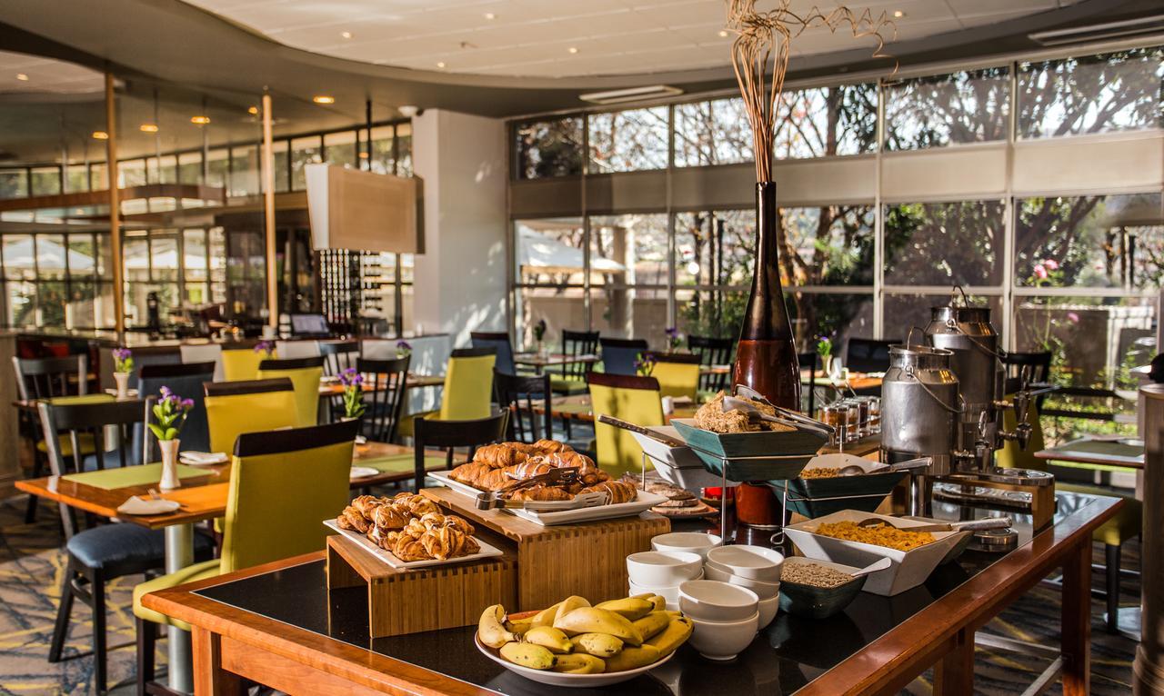 Garden Court Eastgate Hotel 3*